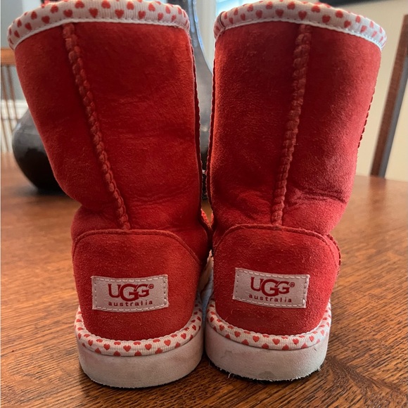 UGG CLASSIC SHORT HEARTS RED SHEARLING LINED BOOTS US 3 - Picture 2 of 6
